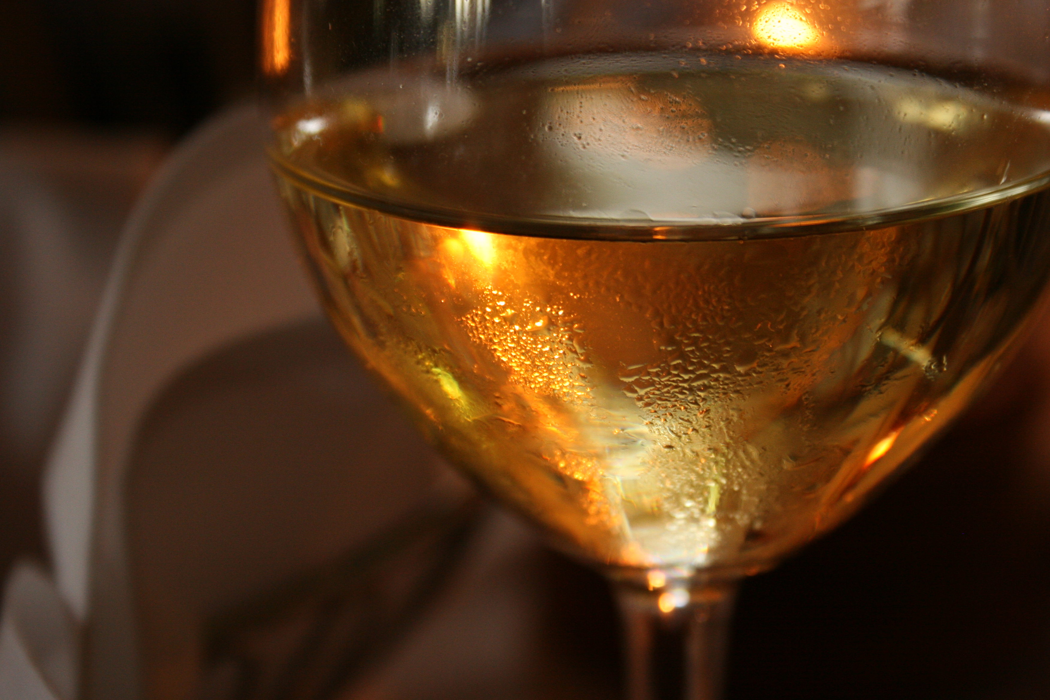 How to Serve Dessert Wine by the Ideal Wine Company